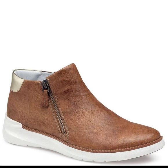 Johnston & Murphy Women's Emery Zip Booties Cognac Washed Sheepskin size 9 M NIB - Picture 1 of 7